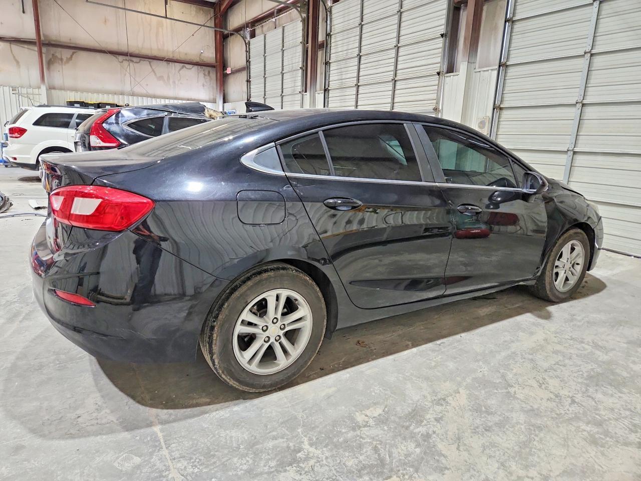 2017 Chevrolet Cruze Lt - Image 3