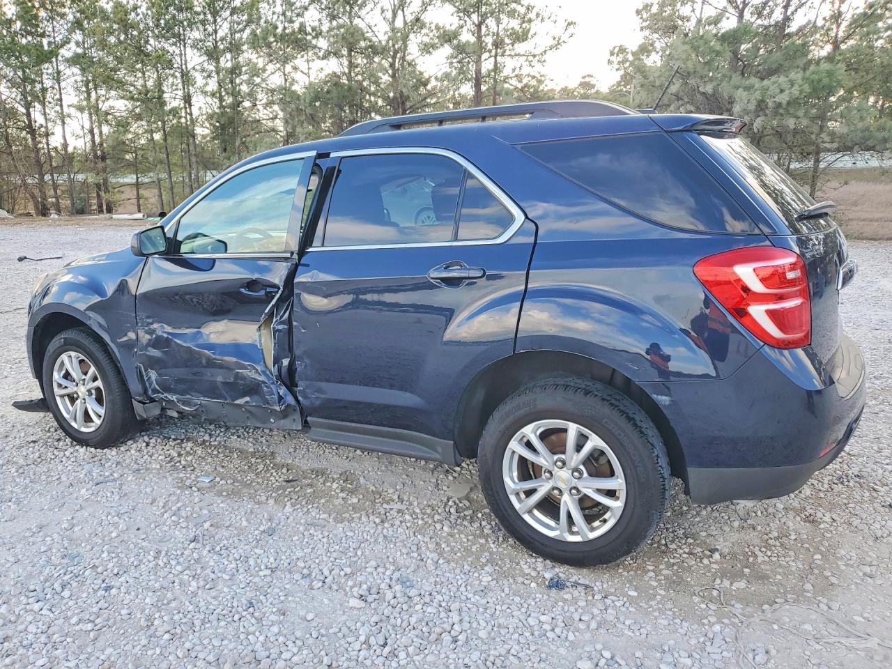 2016 Chevrolet Equinox Lt - Image 2