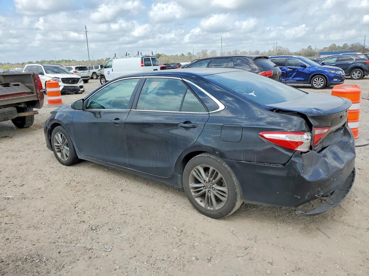 2016 Toyota Camry Se - Фото 2