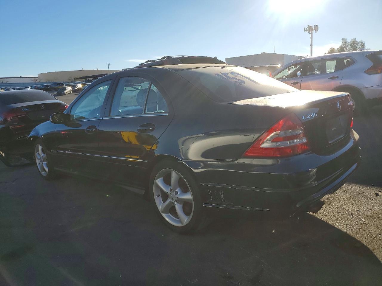 2005 Mercedes-Benz C 230K Sport Sedan - Фото 2