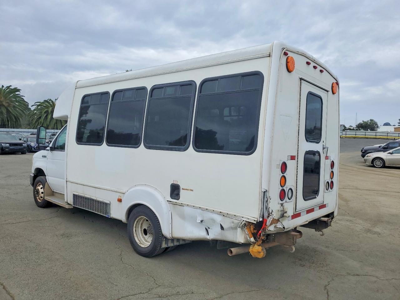 2009 Ford E450 Shuttle Bus - Фото 3