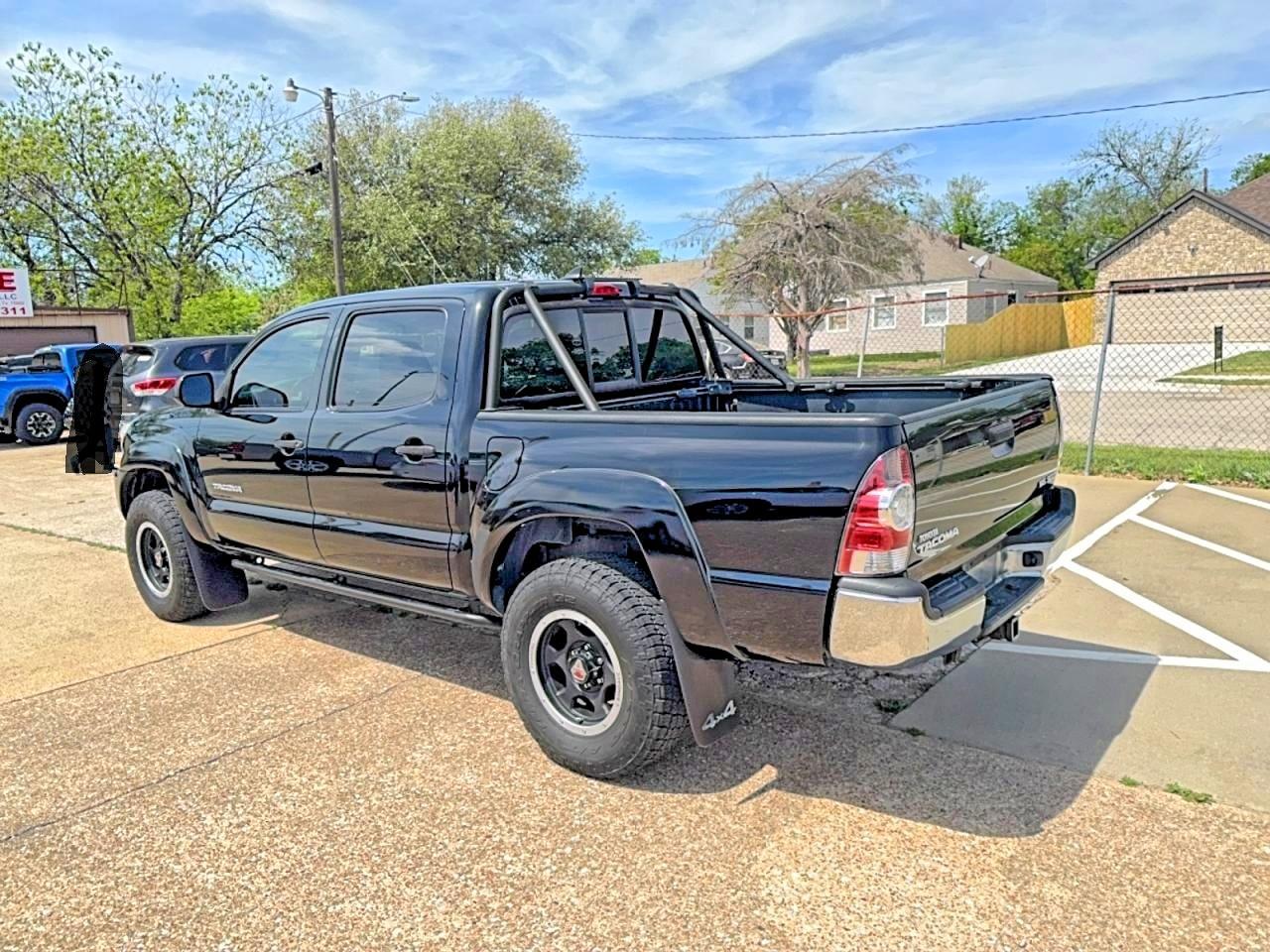 2014 Toyota Tacoma V6 - Image 3