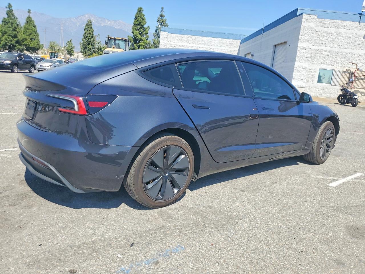 2025 Tesla Model 3 - Image 3