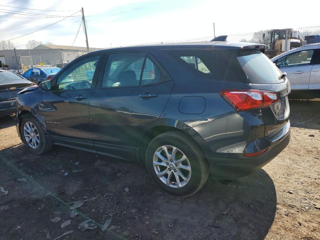 2019 Chevrolet Equinox Ls - Image 2