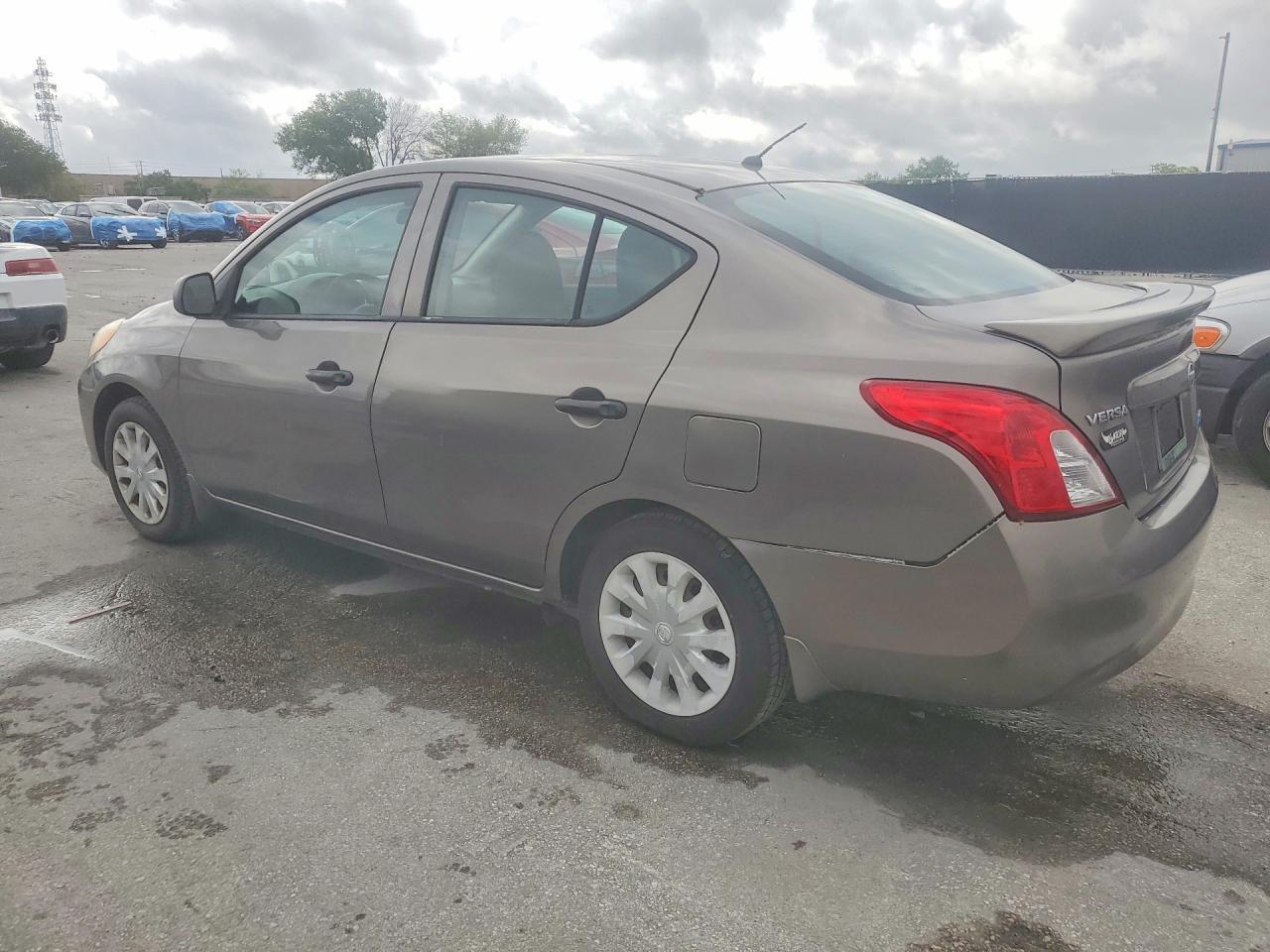 2014 Nissan Versa 1.6 S Plus - Фото 2