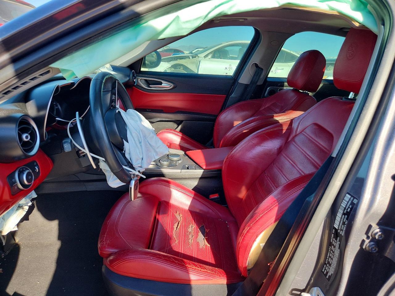 2019 Alfa Romeo Giulia Ti - Фото 7