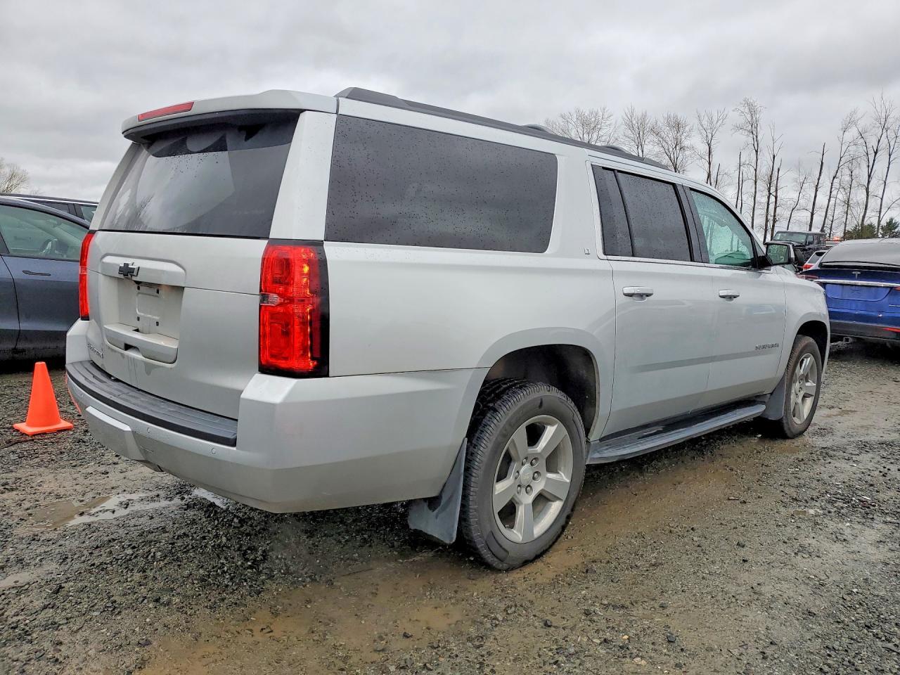 2019 Chevrolet Suburban K1500 Lt - Image 3