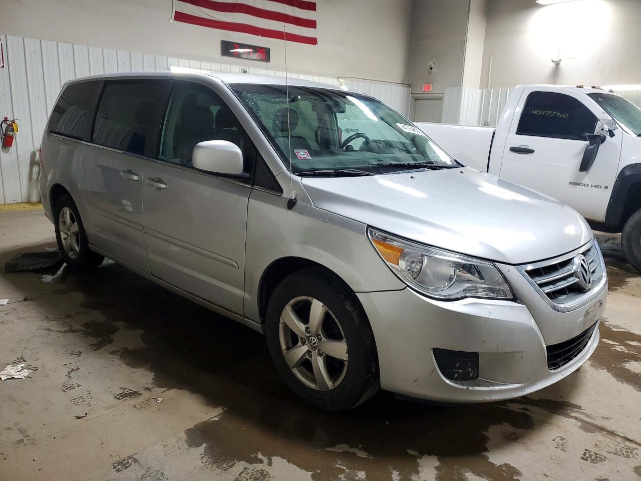 2010 Volkswagen Routan Se - Фото 4