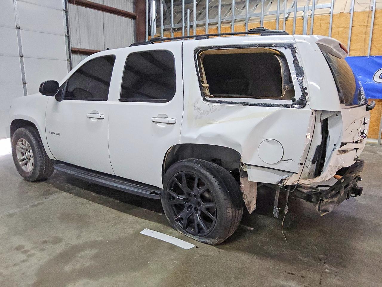2011 Chevrolet Tahoe C1500 Ls - Фото 2