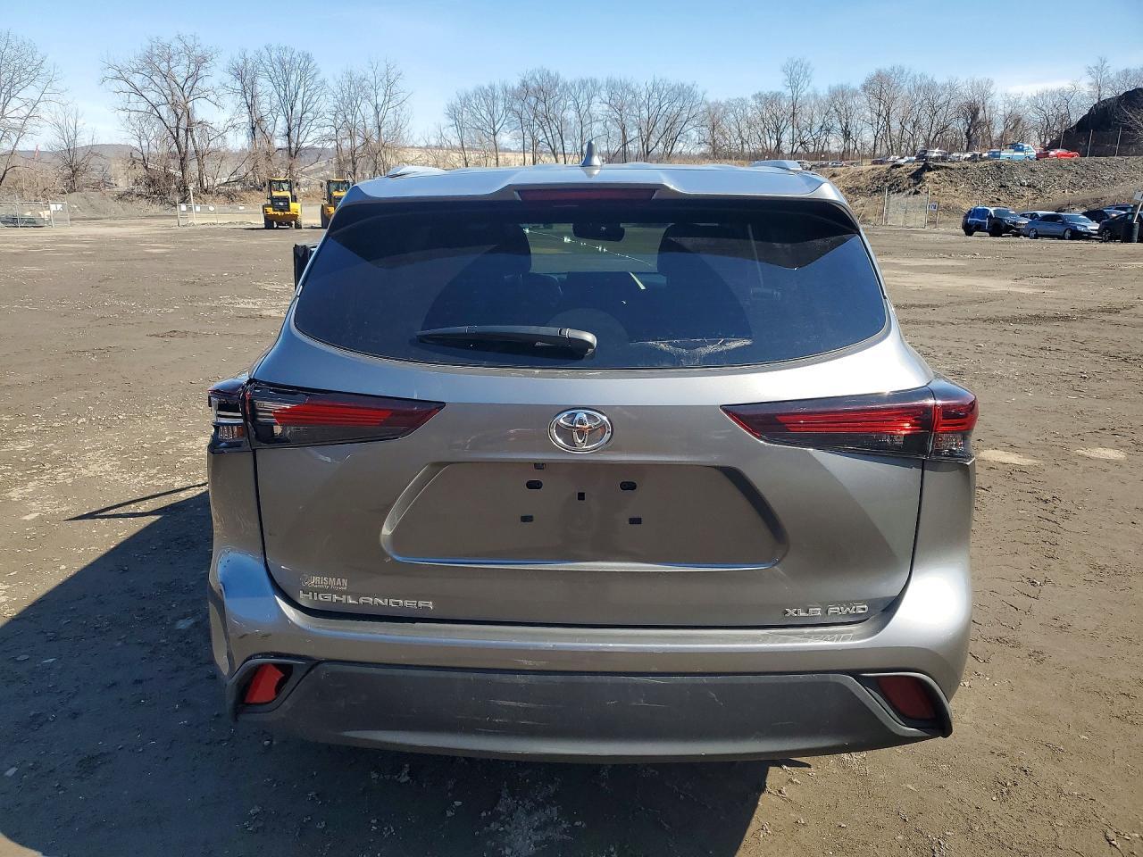 2025 Toyota Highlander Xle - Image 6