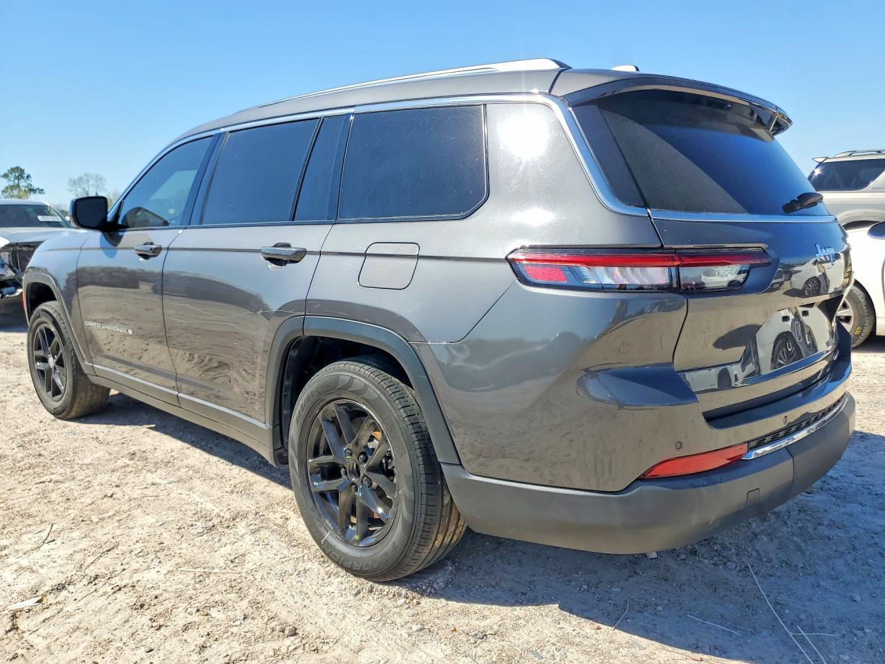 2023 Jeep Grand Cherokee L Laredo - Фото 2