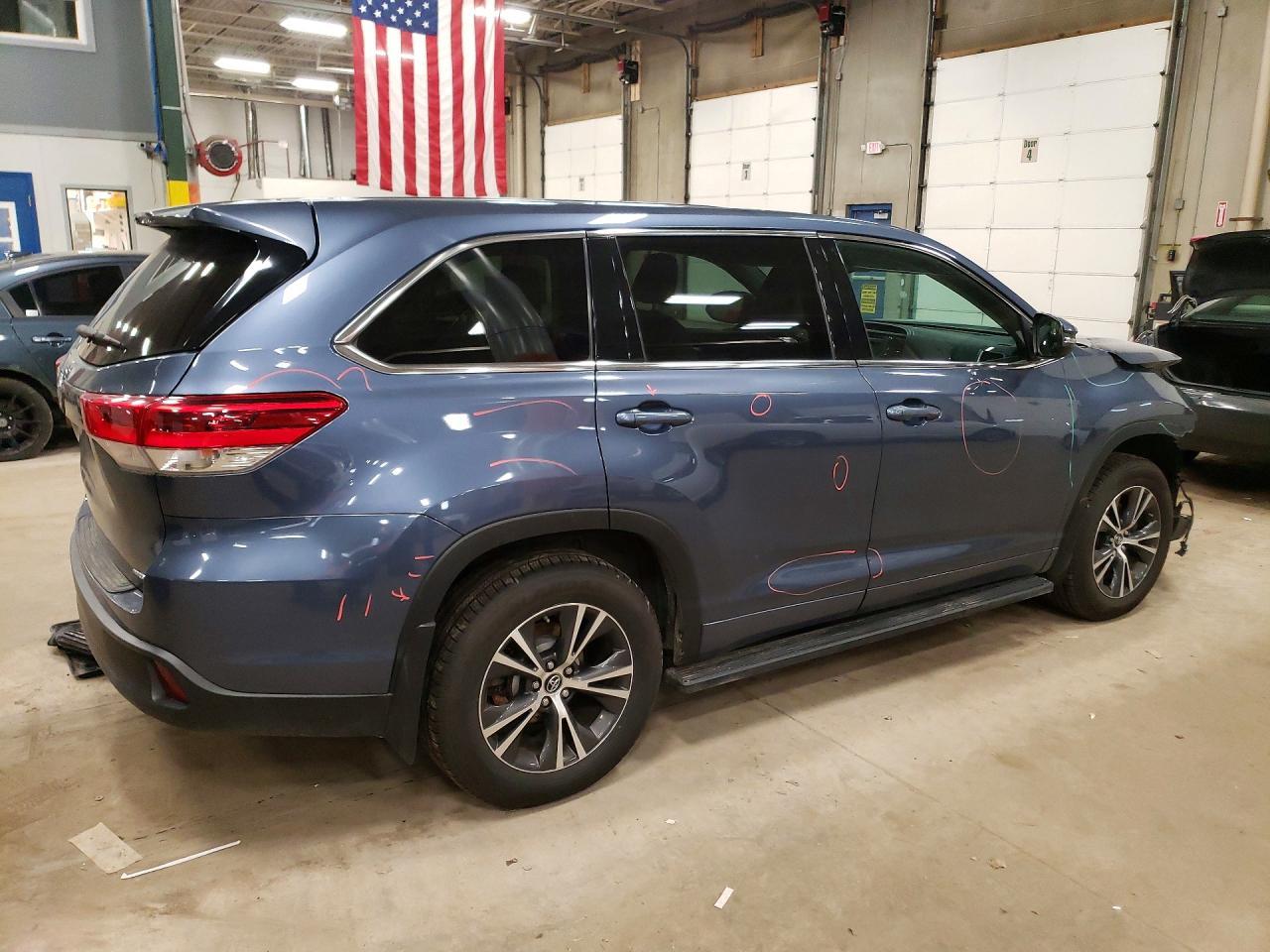 2018 Toyota Highlander Le - Image 3