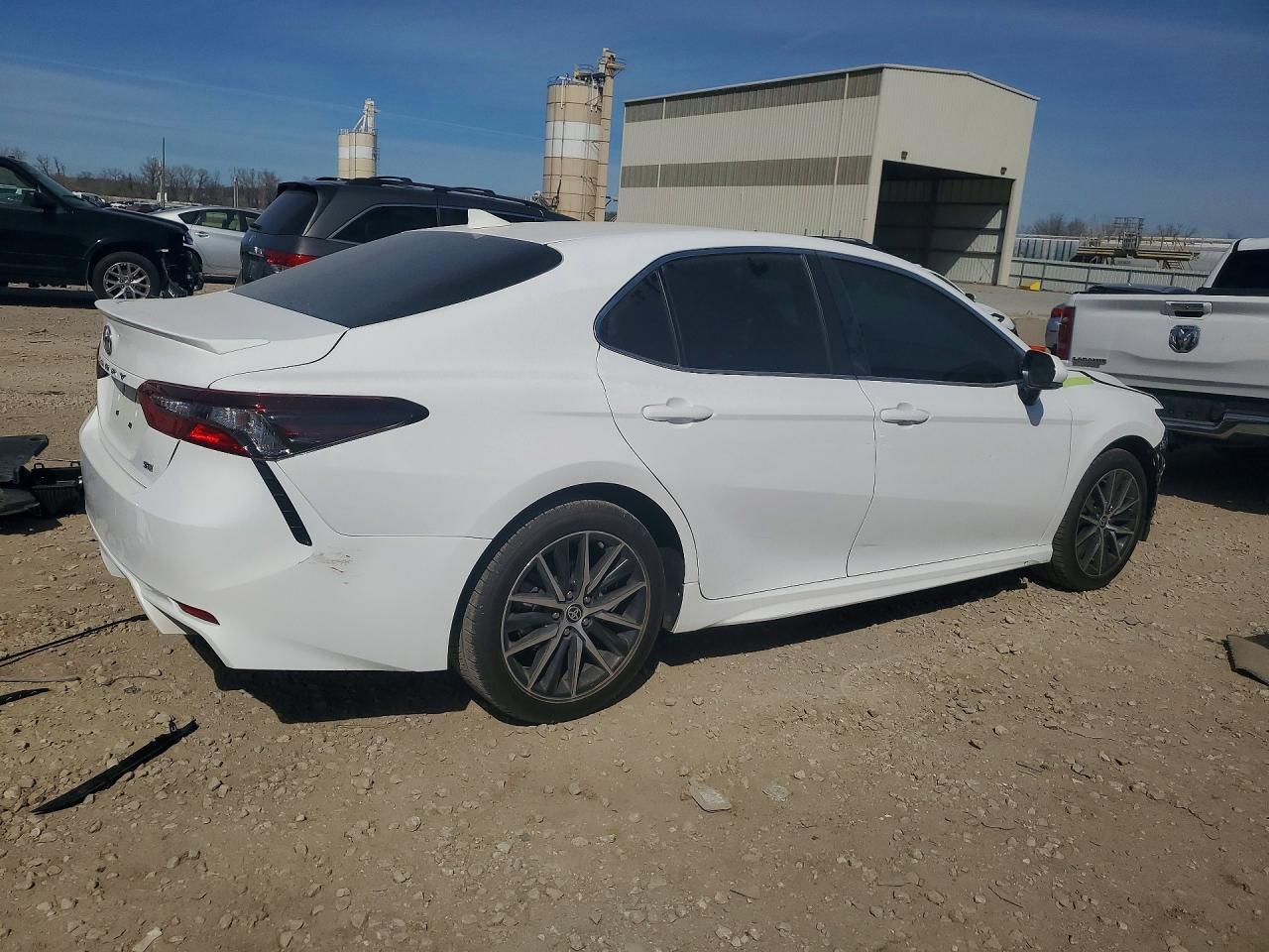 2024 Toyota Camry Se - Image 3