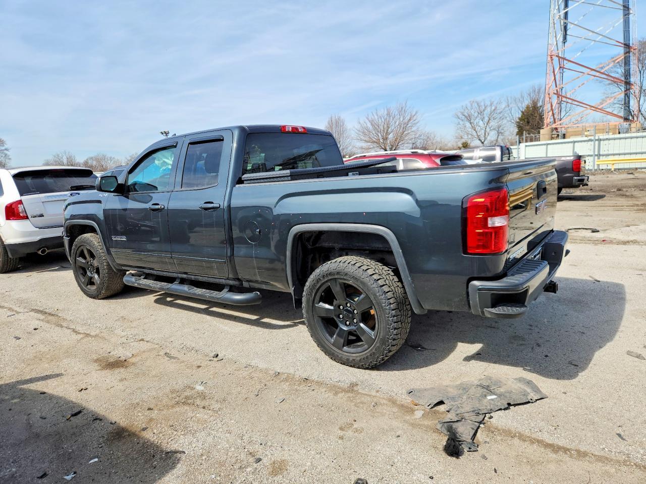 2017 GMC Sierra K1500 - Фото 2
