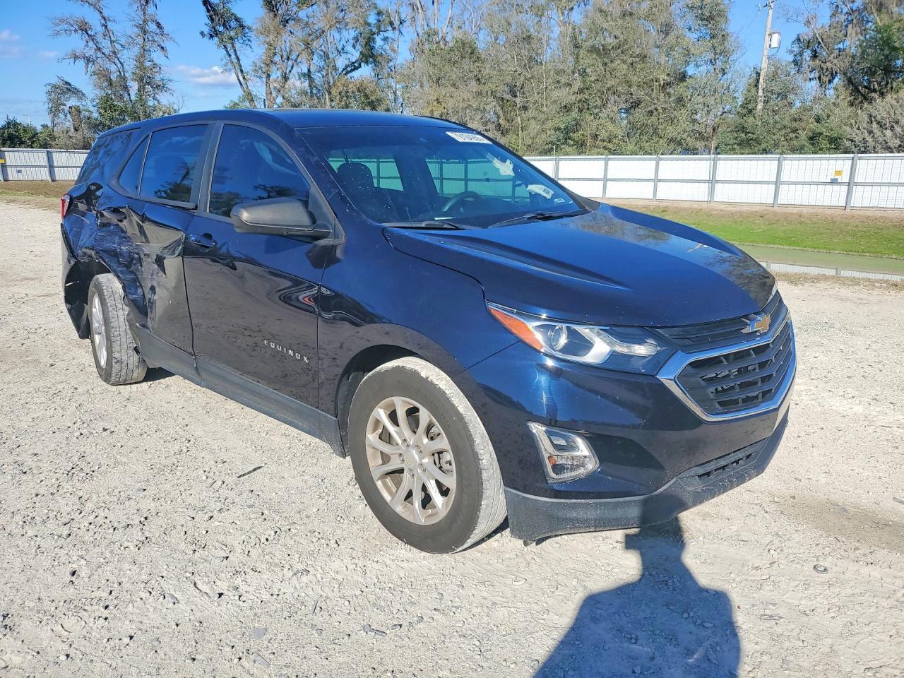 2020 Chevrolet Equinox Ls - Image 4