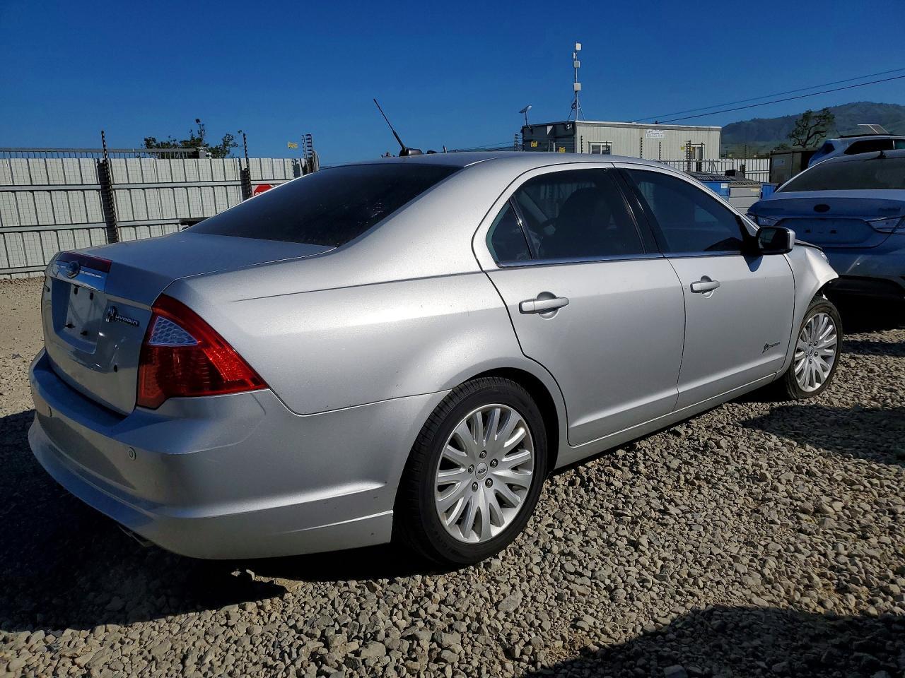 2010 Ford Fusion Hybrid - Фото 3