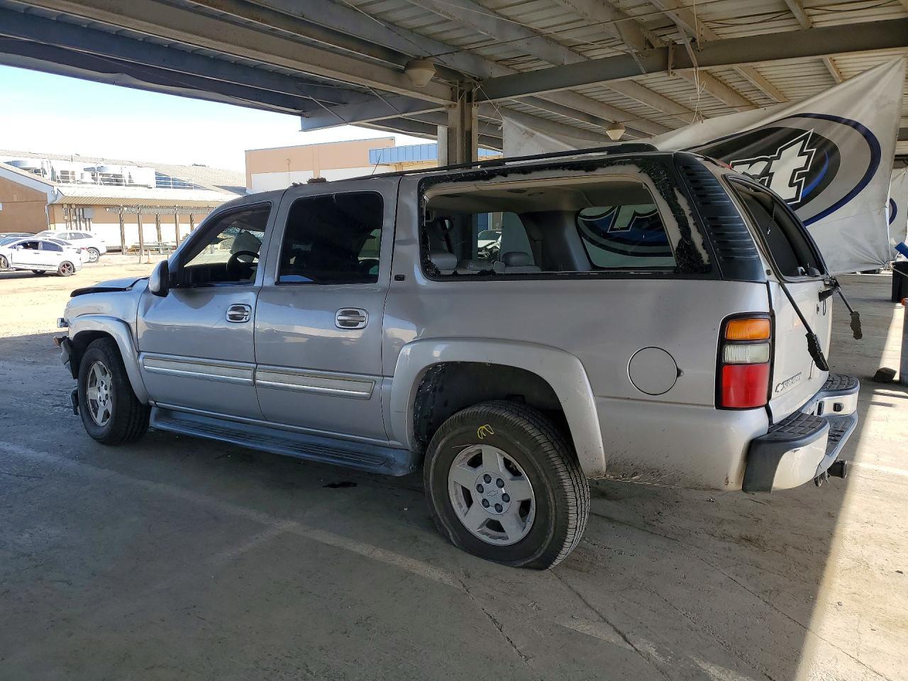 2006 Chevrolet Suburban K1500 - Image 2