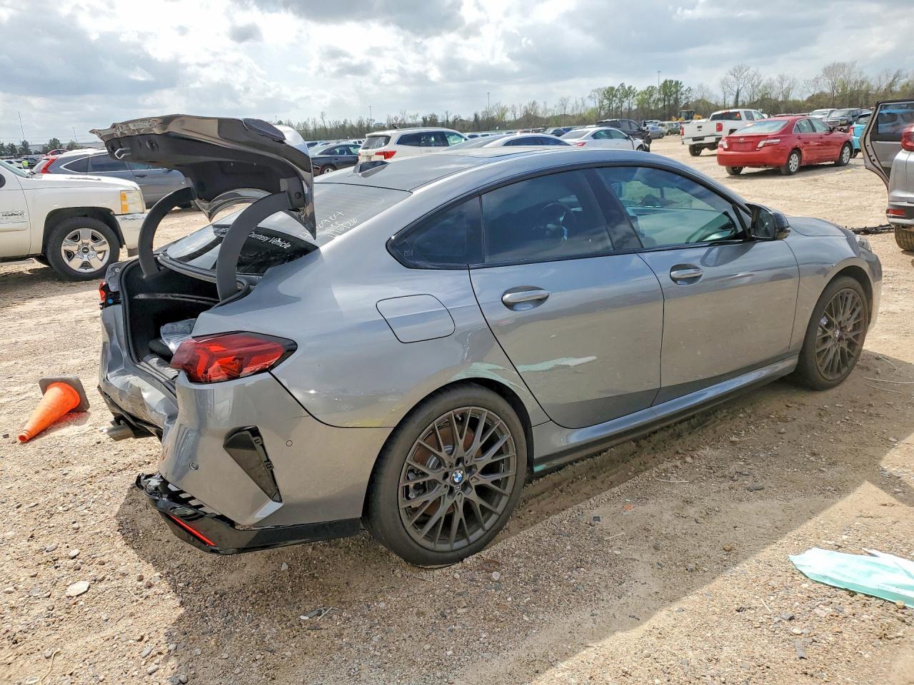 2026 BMW M235Xi - Фото 3