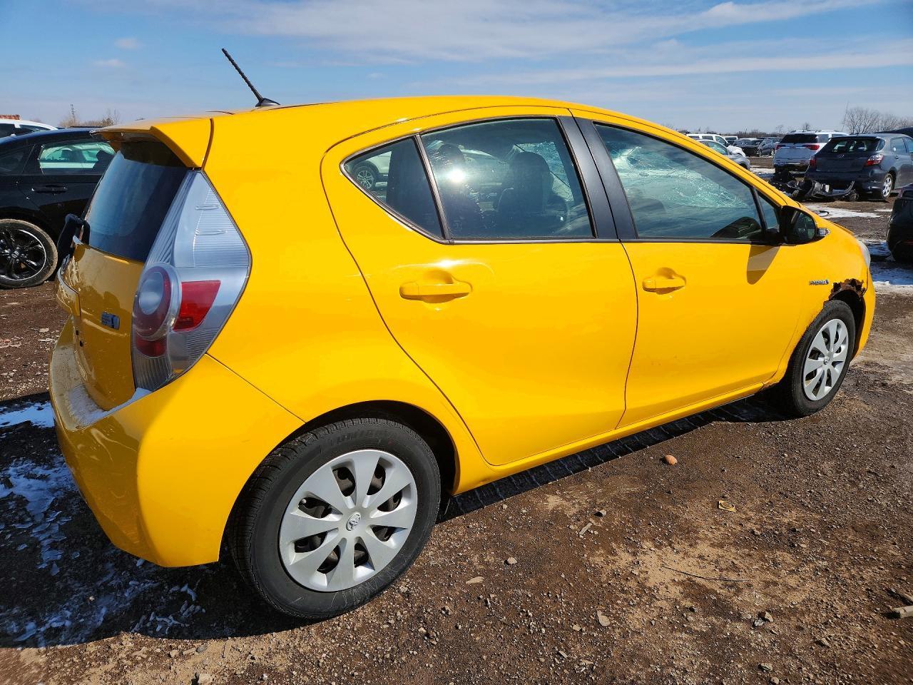 2014 Toyota Prius C Two - Фото 3