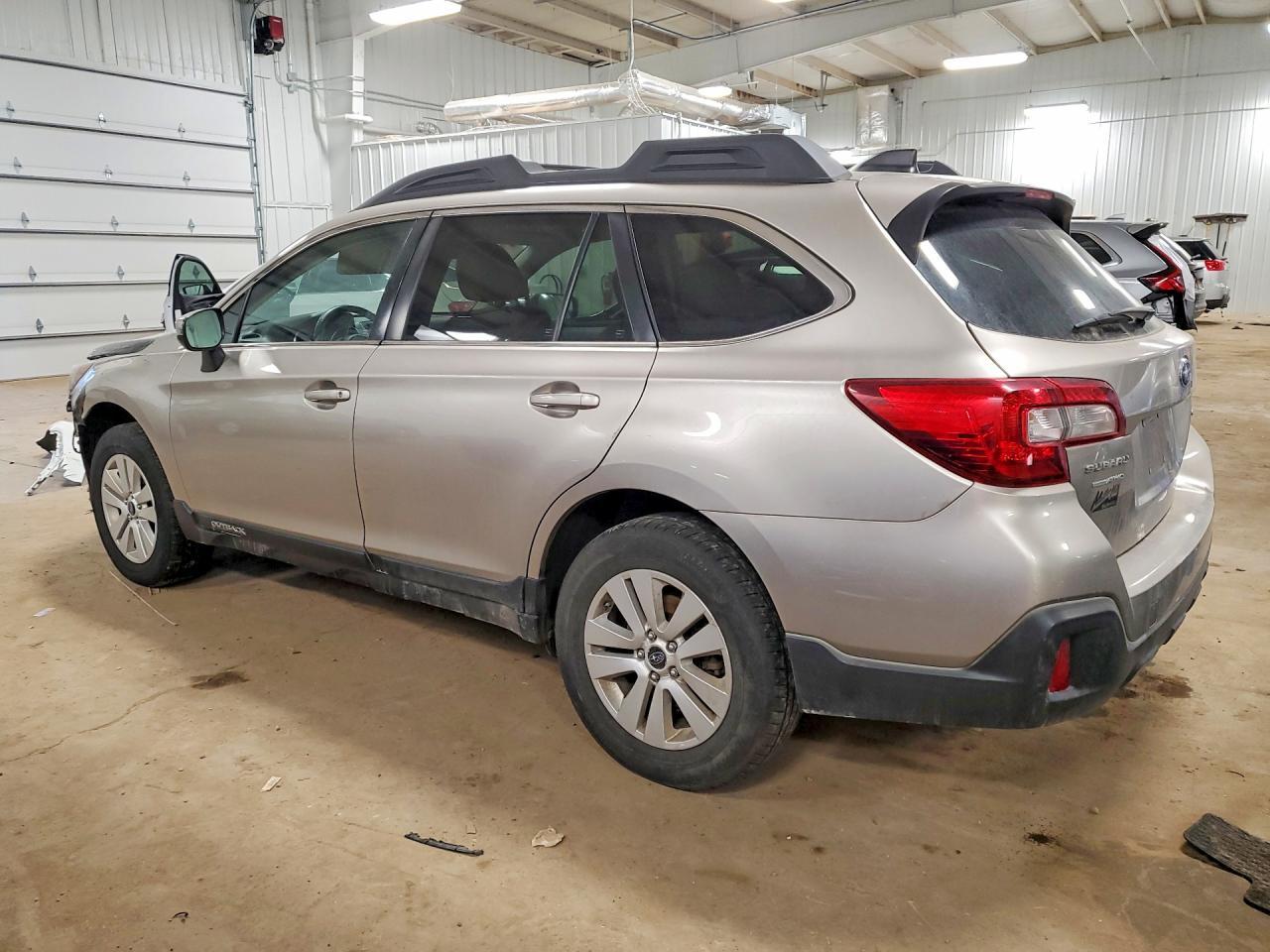 2019 Subaru Outback 2.5I Premium - Фото 2
