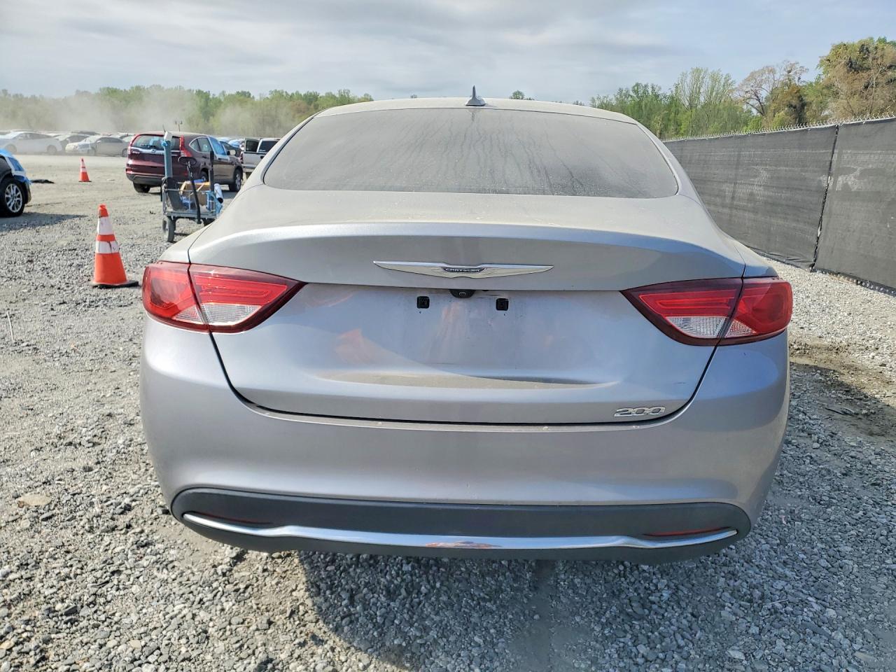 2017 Chrysler 200 Limited - Image 6