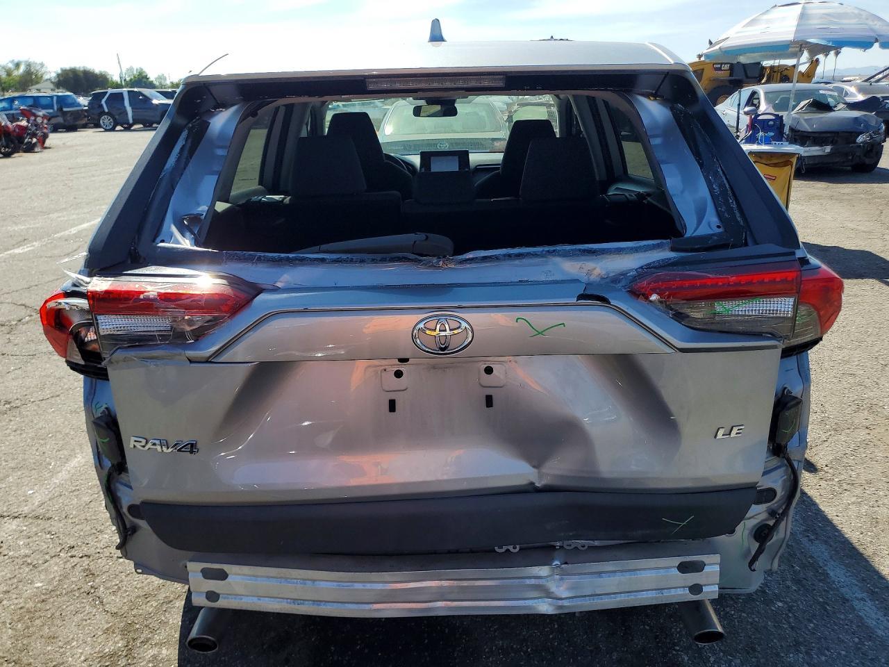 2022 Toyota Rav4 Le - Фото 6