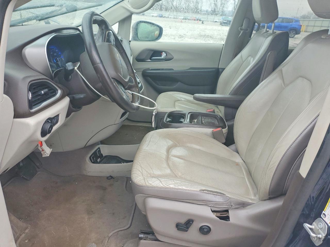 2019 Chrysler Pacifica Touring L - Image 7