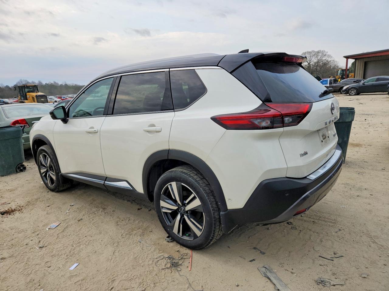 2023 Nissan Rogue Sl - Image 2