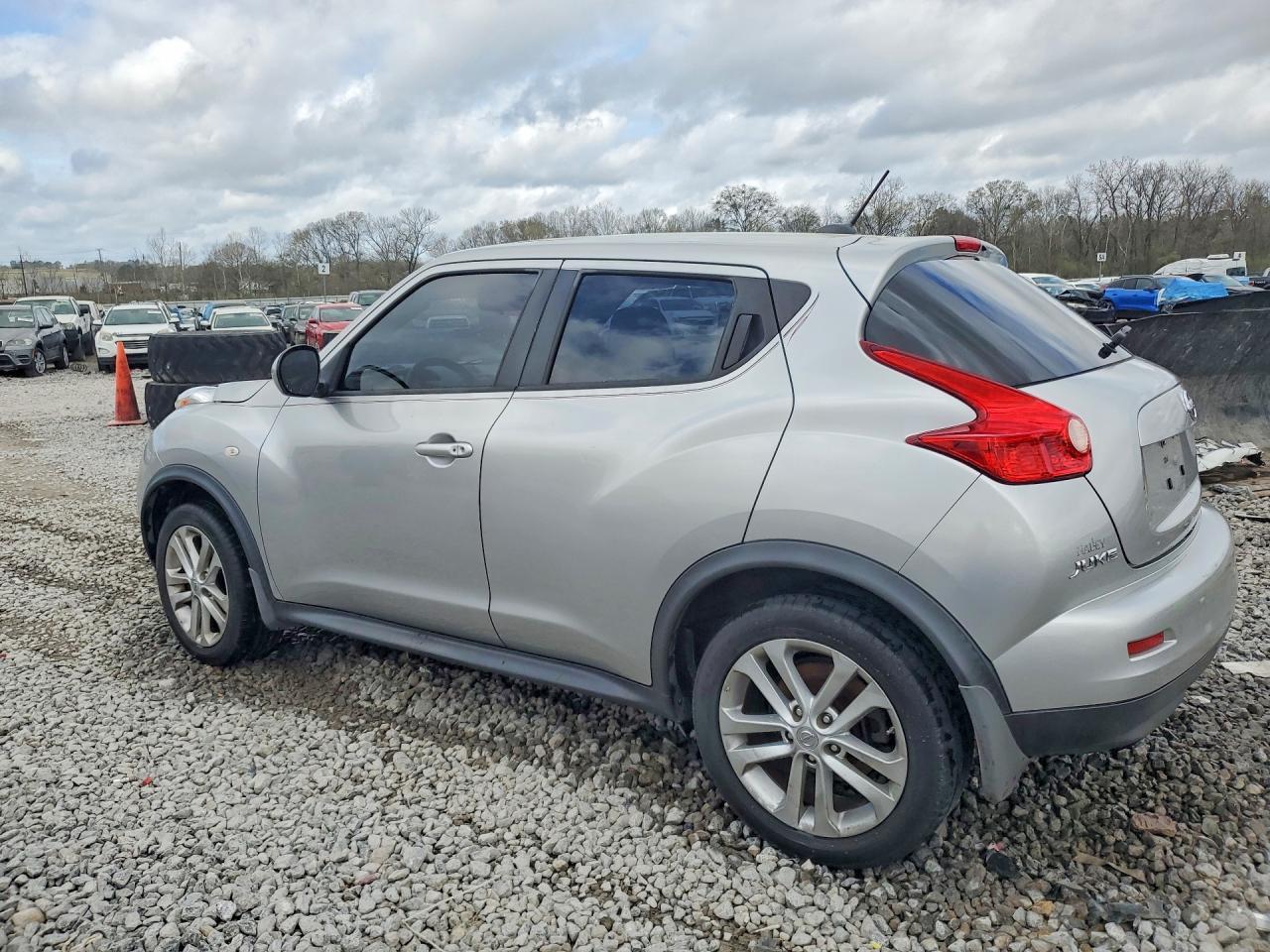 2011 Nissan Juke S - Фото 2
