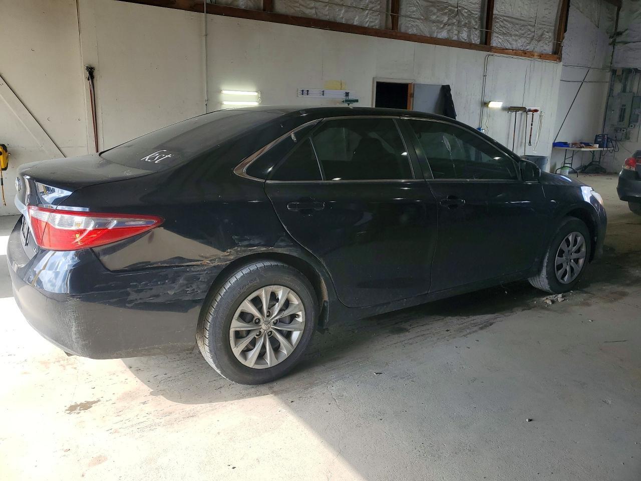 2016 Toyota Camry Le - Фото 3