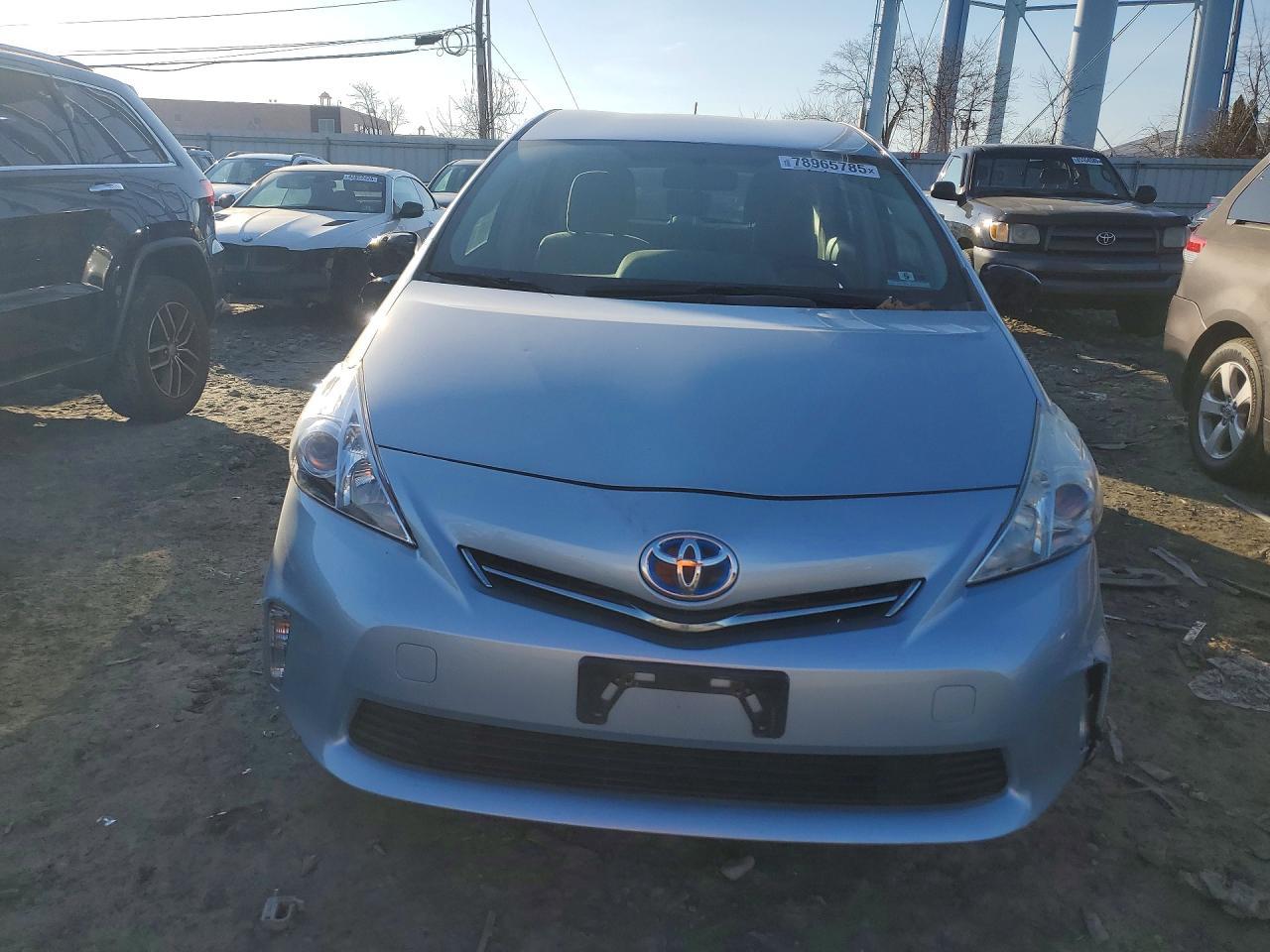 2013 Toyota Prius V - Image 5