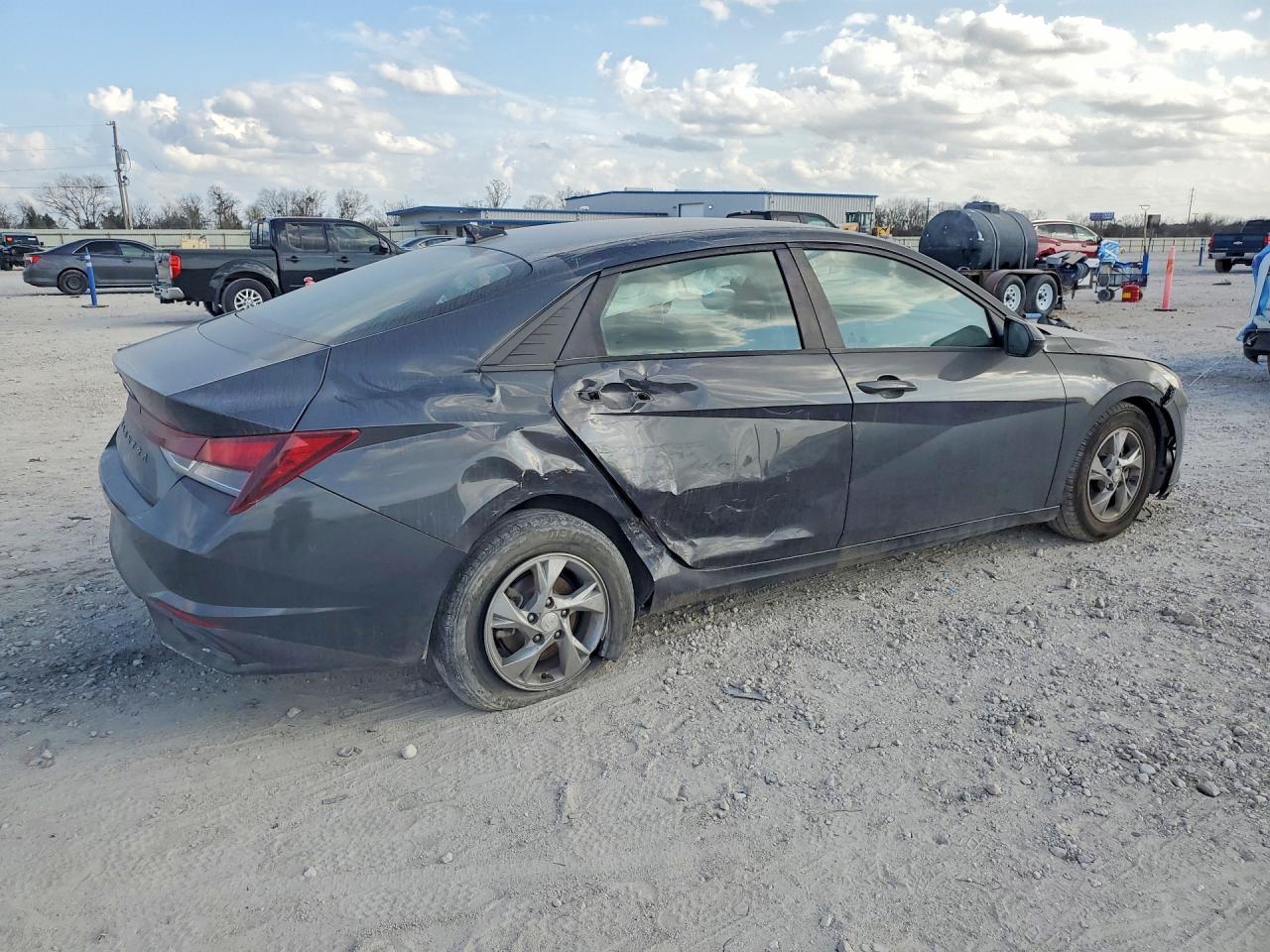 2021 Hyundai Elantra Se - Image 3