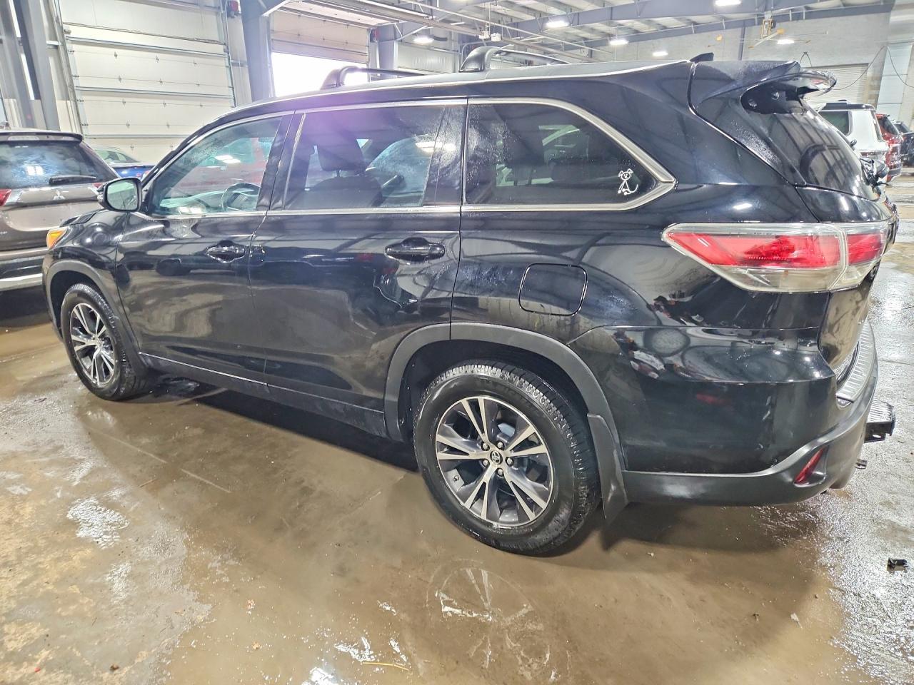 2016 Toyota Highlander Xle - Фото 2