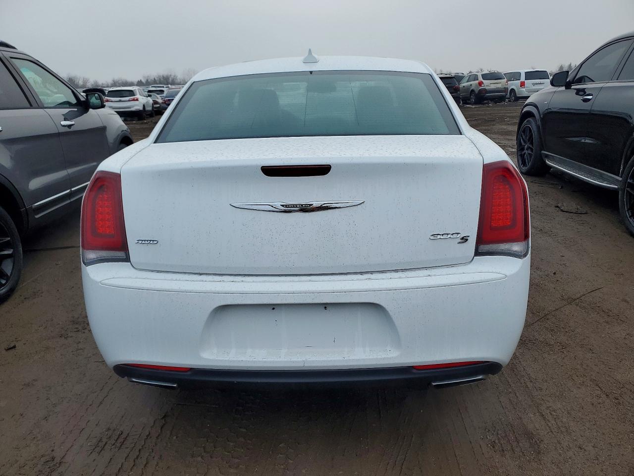 2017 Chrysler 300 S - Image 6