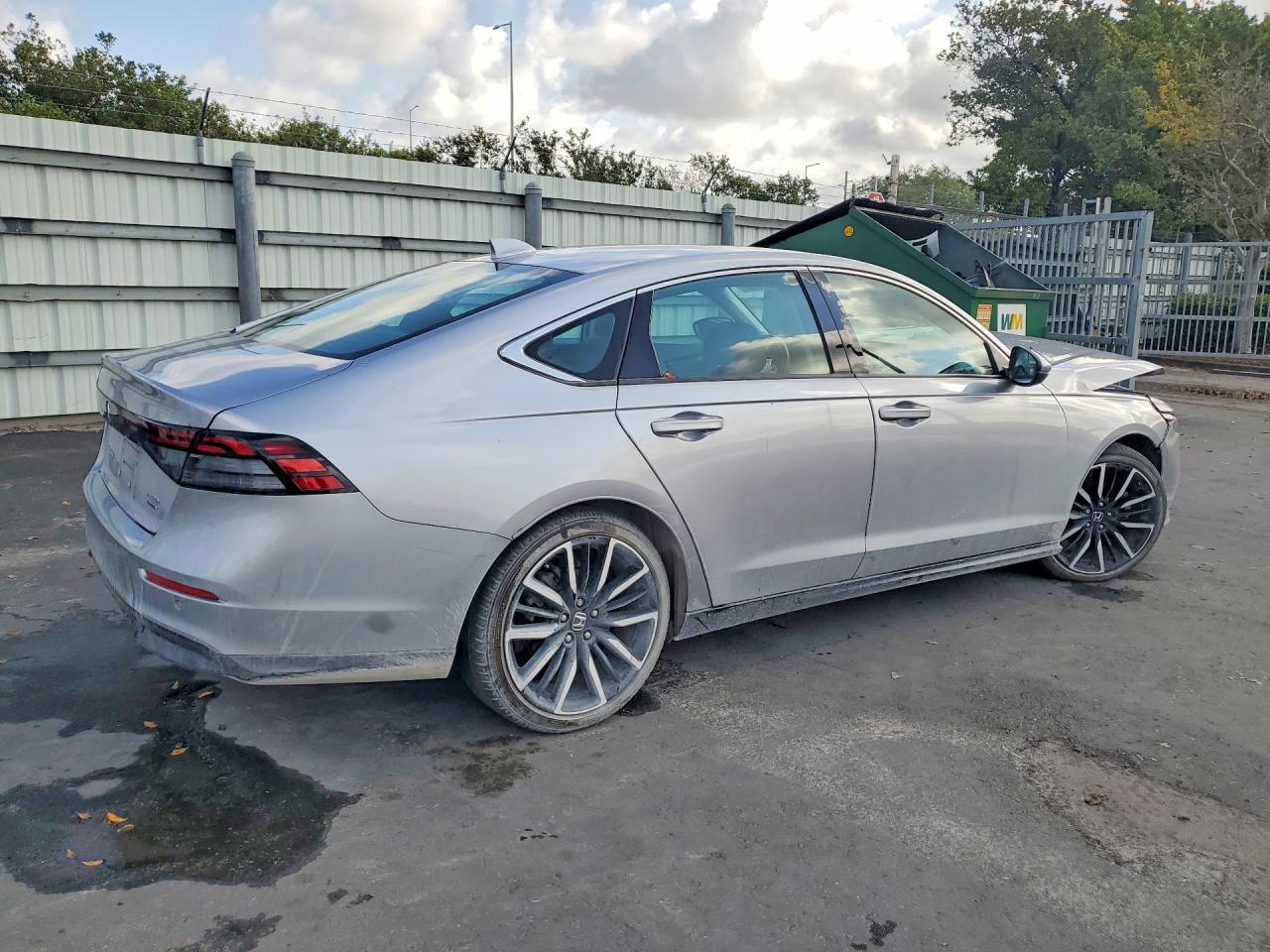 2023 Honda Accord Touring Hybrid - Image 3