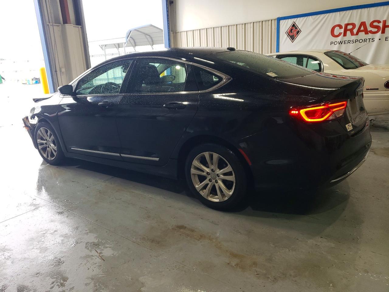 2016 Chrysler 200 Limited - Фото 2