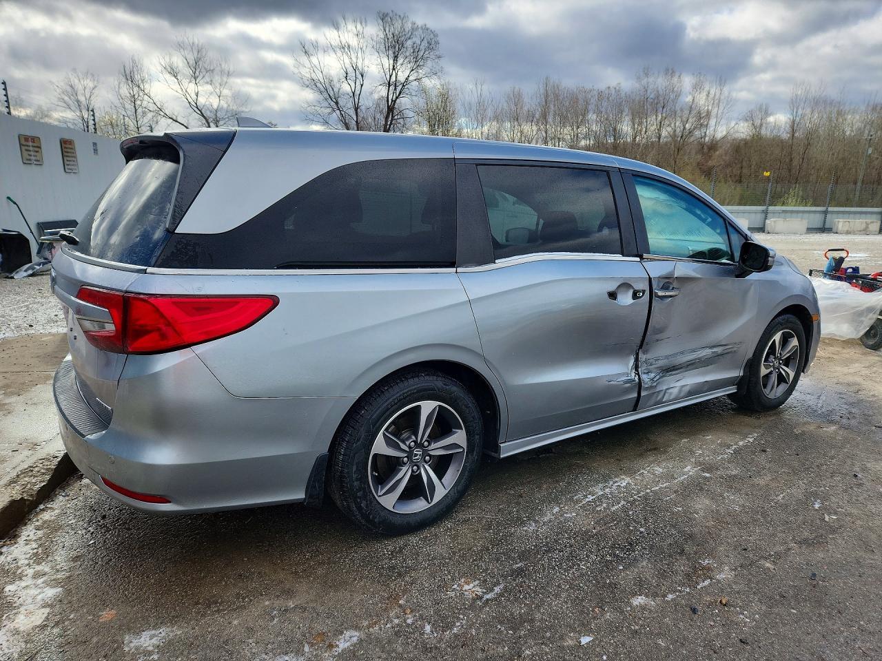 2018 Honda Odyssey Touring - Фото 3