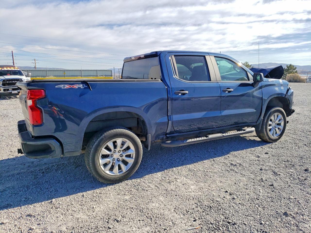 2021 Chevrolet Silverado K1500 Custom - Фото 3