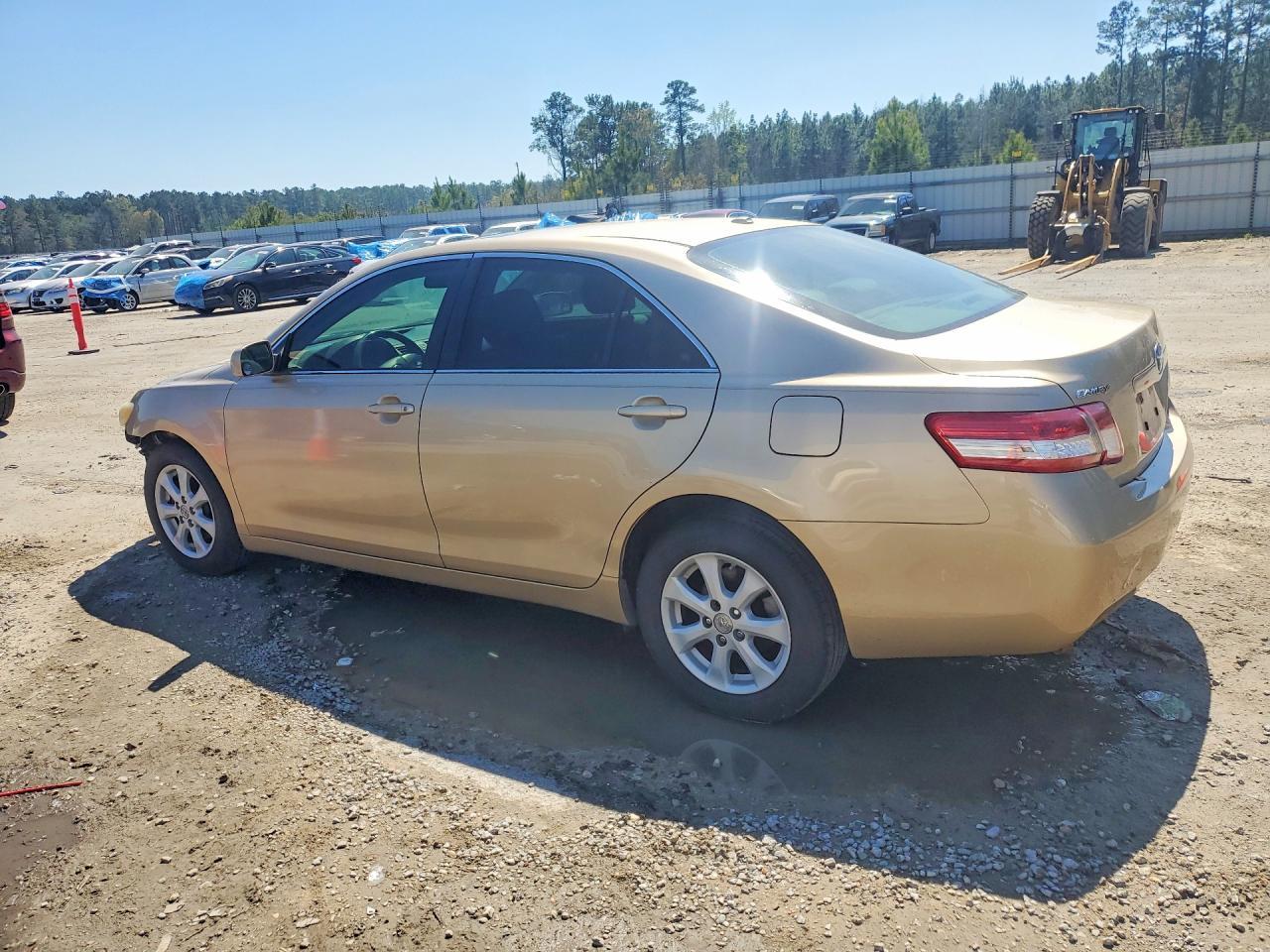 2010 Toyota Camry Le - Фото 2