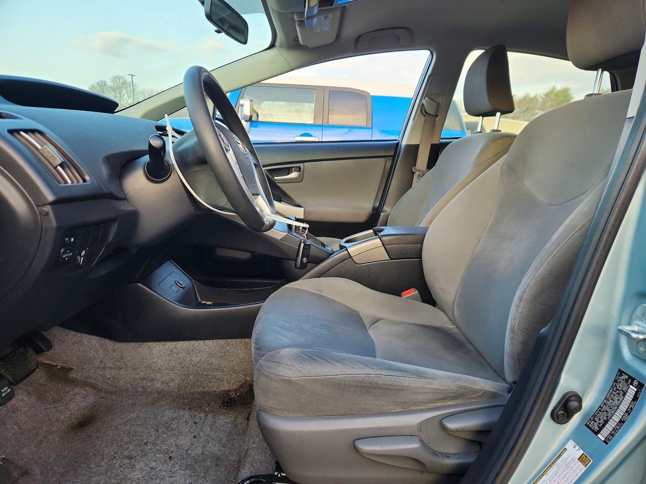 2015 Toyota Prius Two - Фото 7