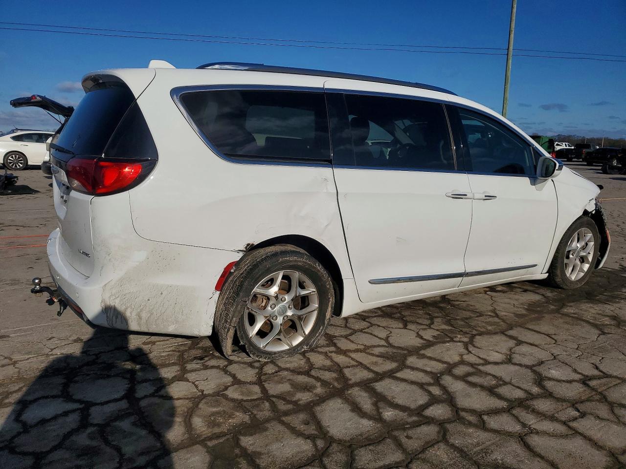 2020 Chrysler Pacifica Limited - Image 3