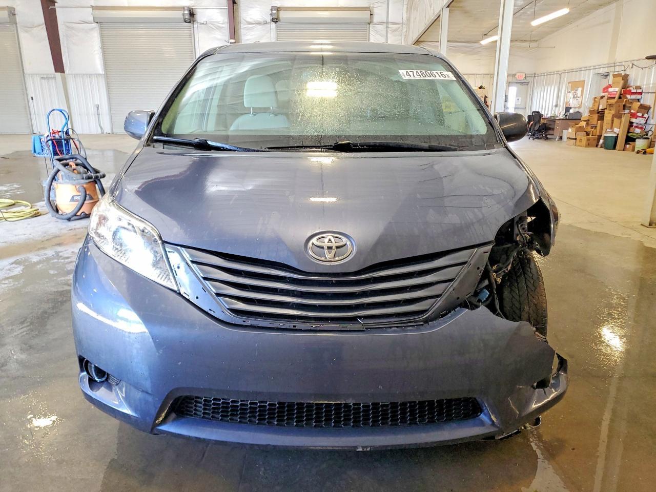 2015 Toyota Sienna - Фото 5
