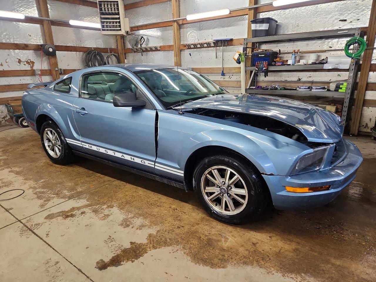 2005 Ford Mustang - Image 4