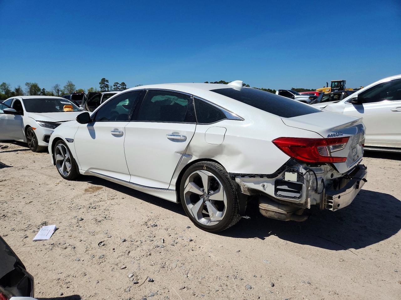 2020 Honda Accord Touring - Фото 2