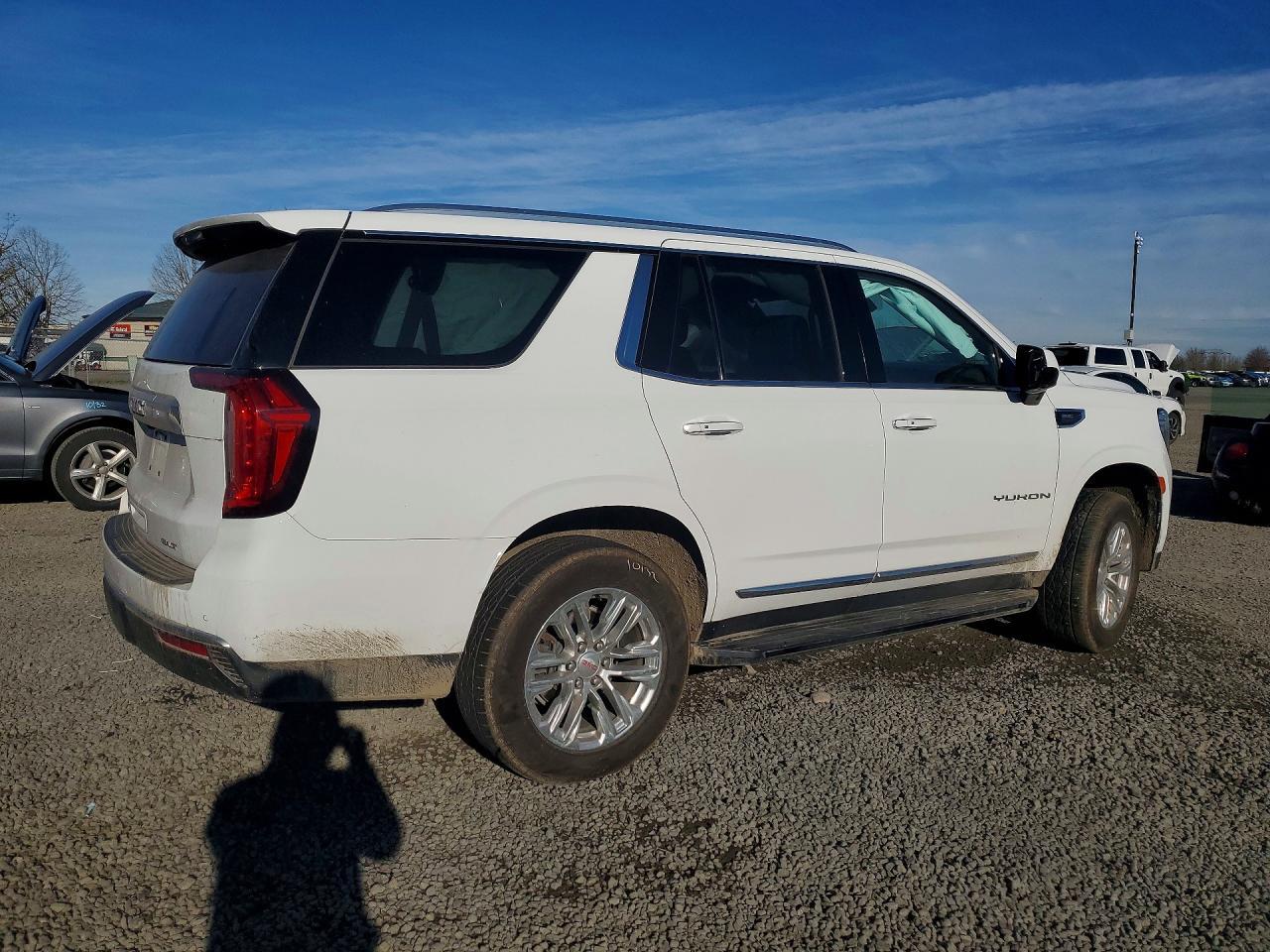 2023 GMC Yukon Slt - Image 3