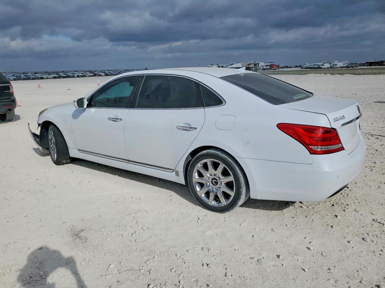 2015 Hyundai Equus Signature - Image 2