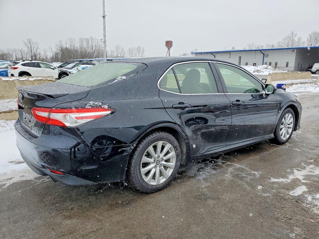 2018 Toyota Camry Le - Фото 3