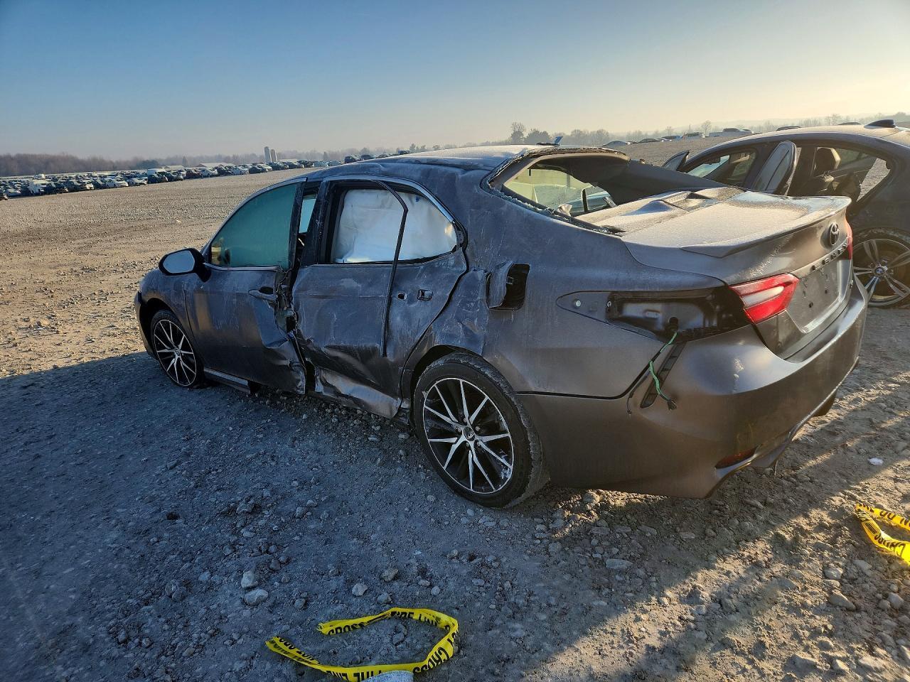 2023 Toyota Camry Se - Фото 2