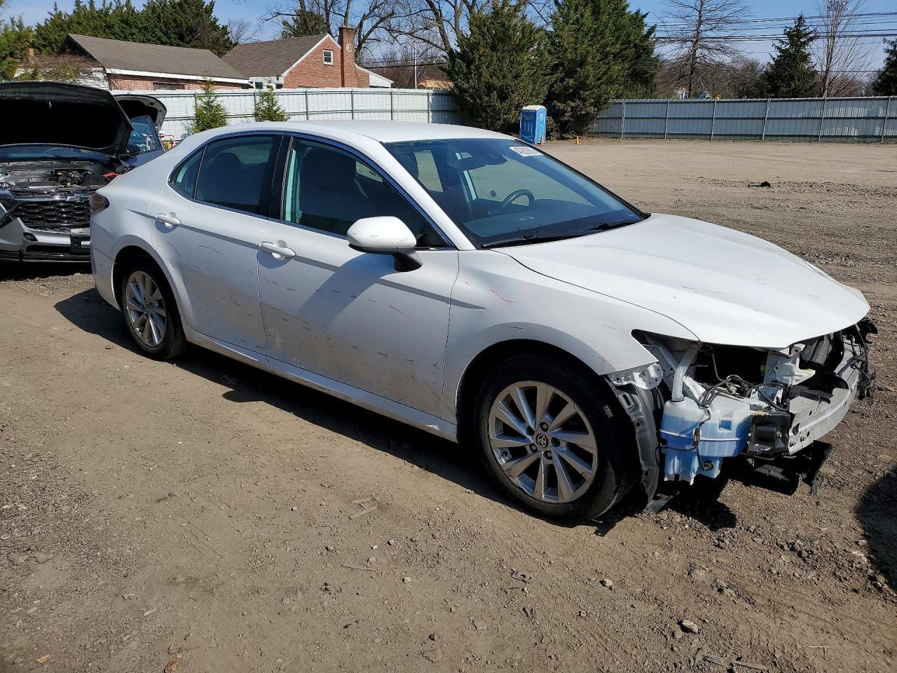 2022 Toyota Camry Le - Фото 4