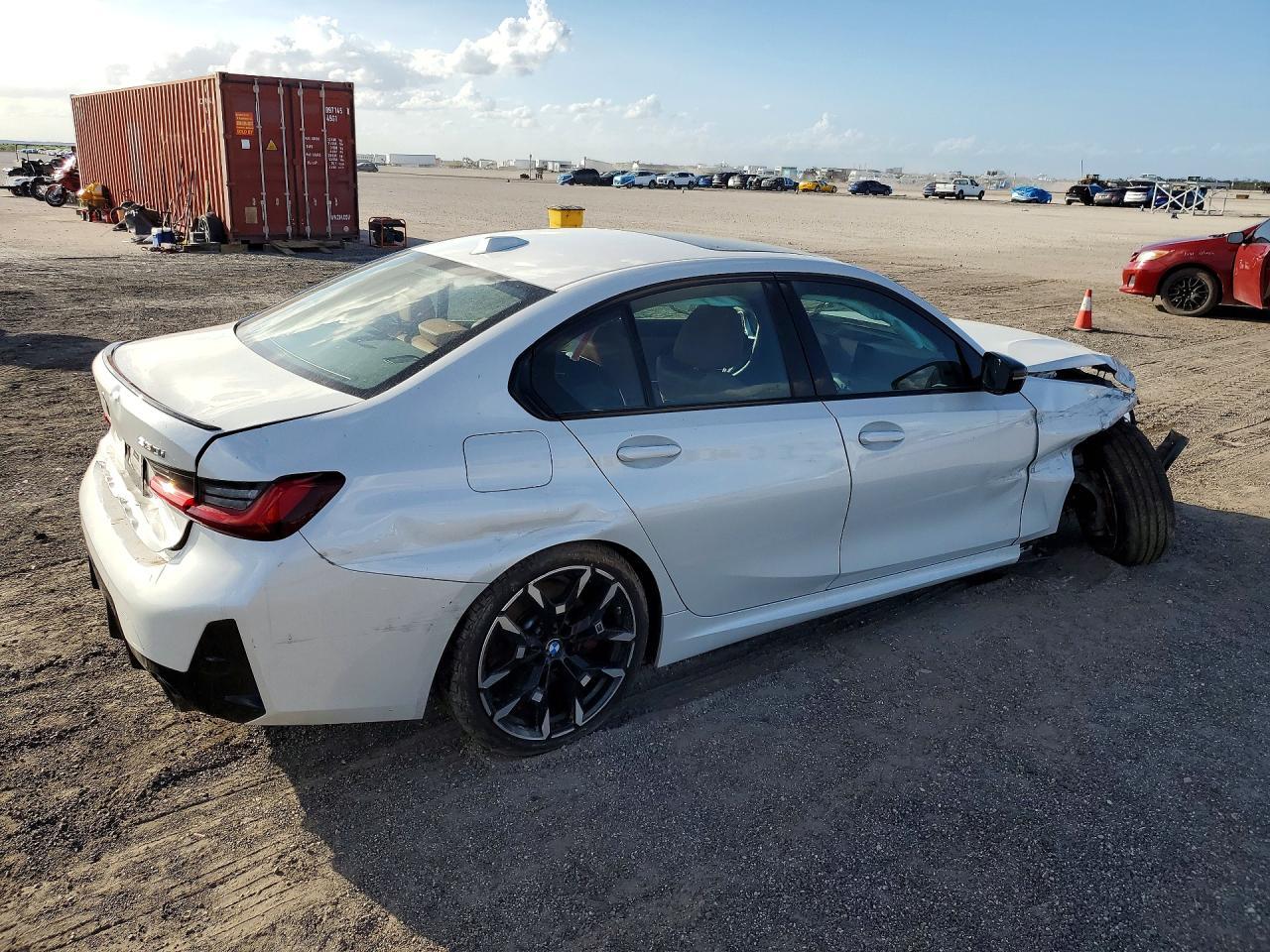 2025 BMW 330Xi - Фото 3